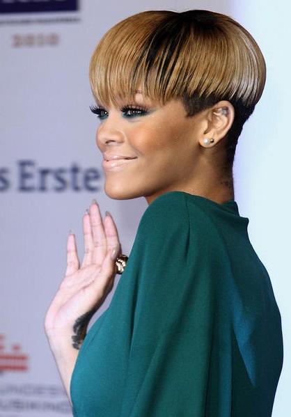 Rihanna bowl haircut - Hairstyles Weekly