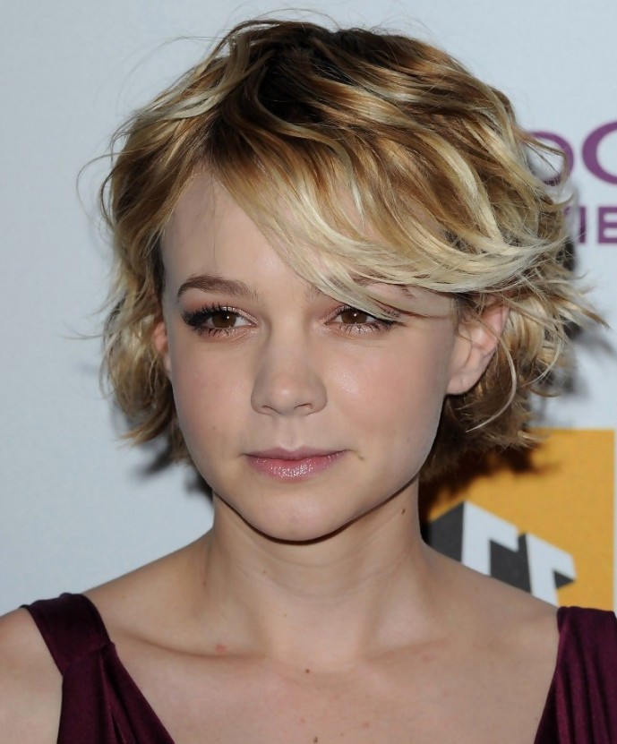 Carey Mulligan Cute Short Hairstyle with Side Bangs