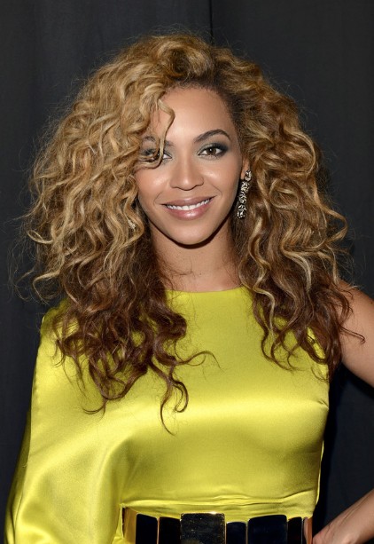 Beyonce Knowles Sexy Long Curly Hairstyles | Hairstyles Weekly