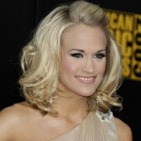 Carrie Underwood Stylish Wavy Hairstyle for Medium Hair