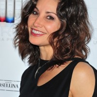 Cute Medium Hairstyle with Loose Waves