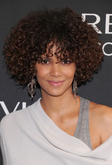 Halle Berry Curly Hairstyle for Black Women - Hairstyles Weekly