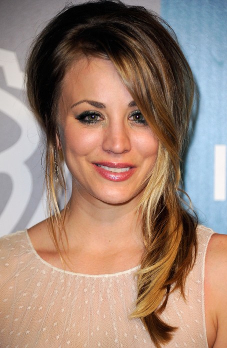 Kaley Cuoco Half Up Half Down Hairstyle with Long Side Bangs