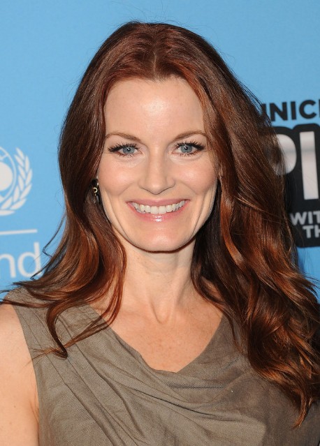 Laura Leighton Long Wavy Hairstyles for Women Over 40