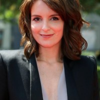 Medium Wavy Hairstyle for Office Ladies