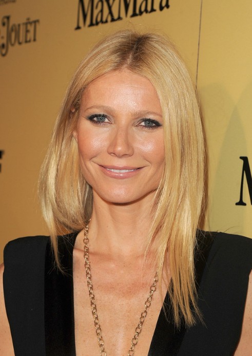 Long Middle Part Hairstyle from Gwyneth Paltrow - Hairstyles Weekly