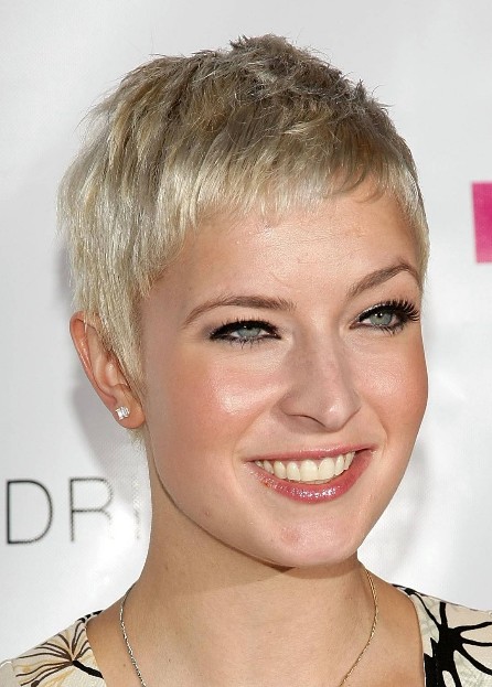 Easy Simple Short Haircut: The Pixie Haircut