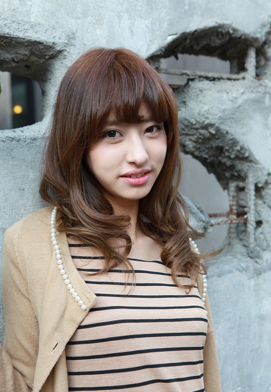 Asian Girls Shoulder Length Wavy Hairstyle with Full Bangs ...