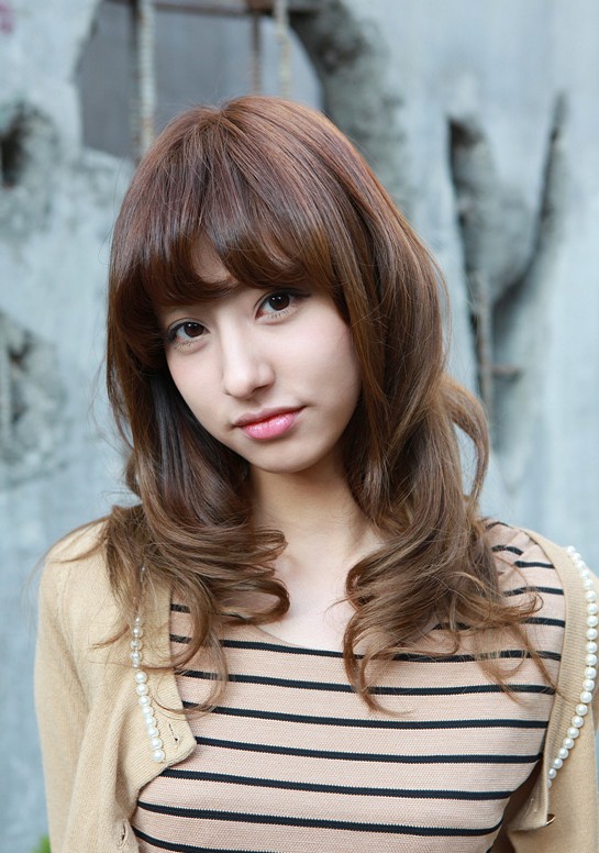 Asian Girls Shoulder Length Wavy Hairstyle with Full Bangs