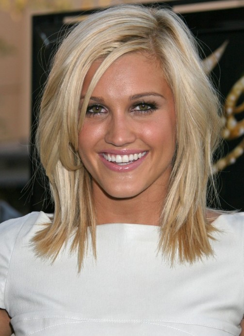 Cute Medium Length Hairstyle: Medium Straight Hair Style