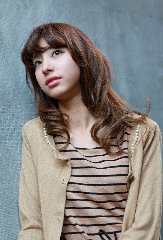 Asian Girls Shoulder Length Wavy Hairstyle with Full Bangs - Hairstyles