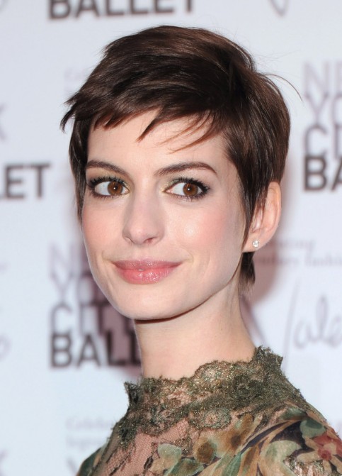 Picture of Anne Hathaway Short Pixie Haircuts /Getty Images ...