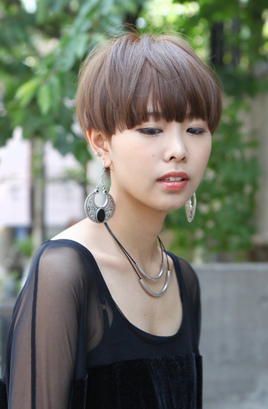 2013 Japanese Short Haircut - Casual Sleek Hair Style for Ladies