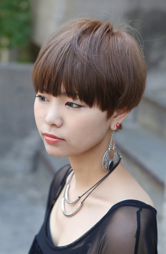 Cute Short Japanese Girls Hairstyle with Blunt Bangs
