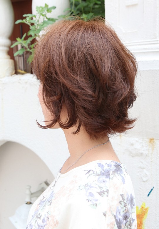 Wavy Hairstyles 2013: Layered Short Bob Hairstyle for Women