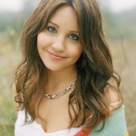 Amanda Bynes Hairstyles 2014 - Casual layered medium wavy hairstyle for women