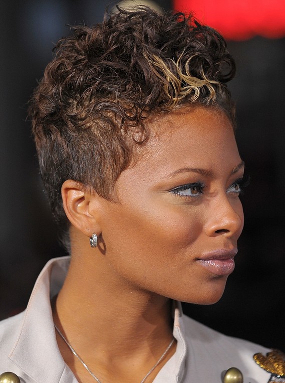 of Eva Pigford's latest haircut - Side view of short curly hairstyle ...