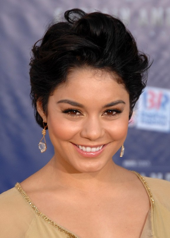 Vanessa Hudgens Short Black Wavy Hairstyle for Night Out
