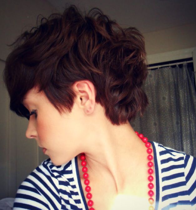 19 Cute Wavy And Curly Pixie Cuts We Love Pixie Haircuts For Short Hair 