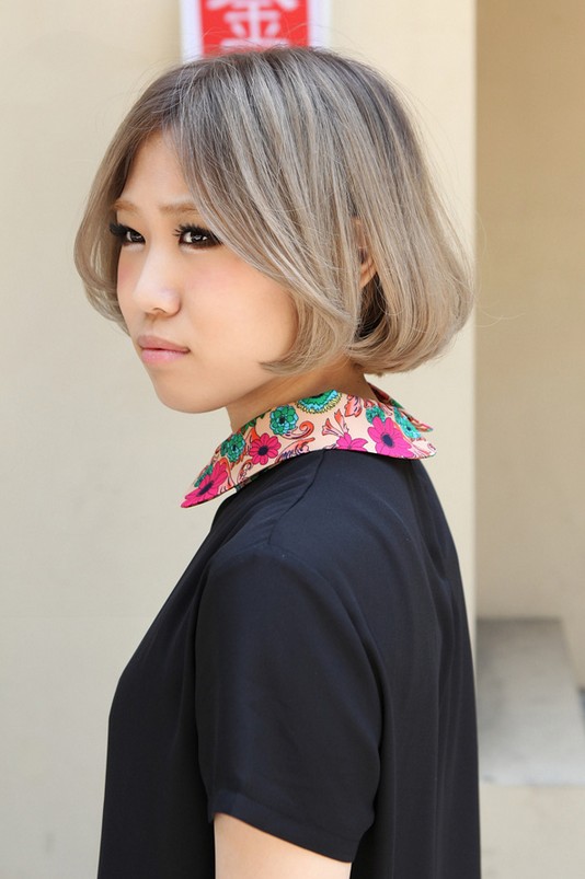 Image of Long bob with center-parted bangs Korean hairstyle