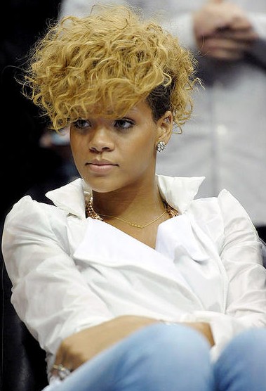 Rihanna curly hairstyle