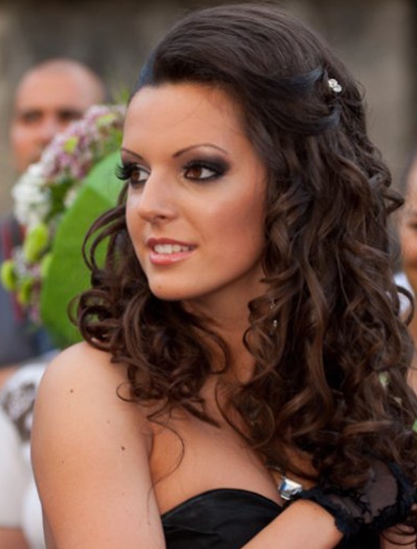 20 Stunning Curly Hairstyles Ideas For Indian Wedding Function  Tikli