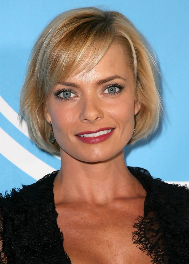 Jaime Pressly short blonde bob hairstyle - Hairstyles Weekly