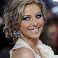 Julianne Hough Messy Updo Haircut