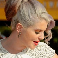 Kelly Osbourne Loose Ponytail Updos