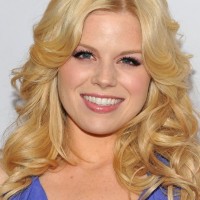Megan Hilty Long Blonde Loose Curly Hairstyle