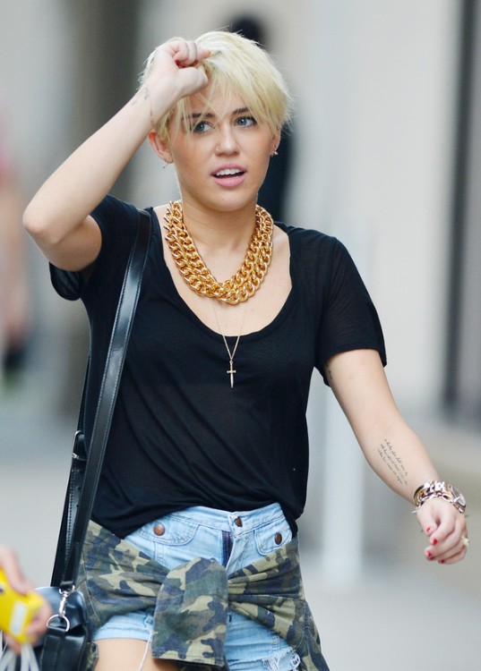 Miley Cyrus New Short Pixie Haircut 2012 (New HD Pics In 