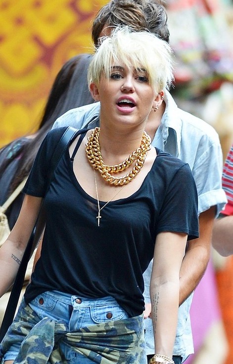 Miley Cyrus New Short Pixie Haircut 2012 (New HD Pics In 