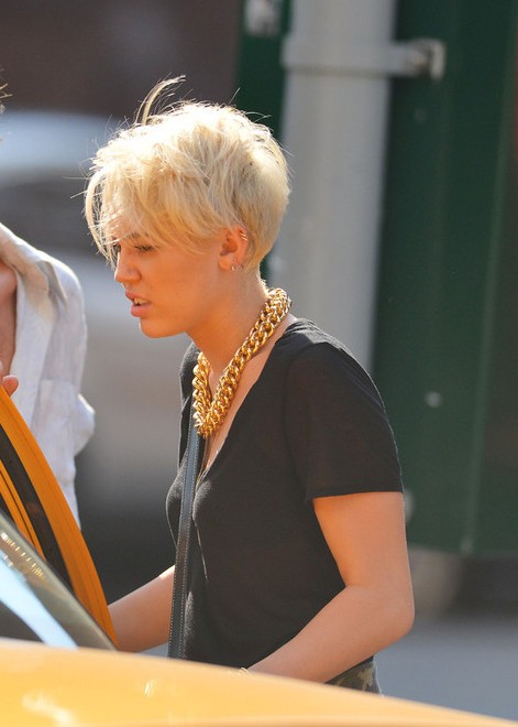 Side Veiw of Miley Cyrus Short Pixie Haircut