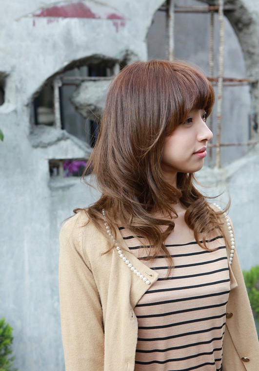 Asian Girls Shoulder Length Wavy Hairstyle with Full Bangs 