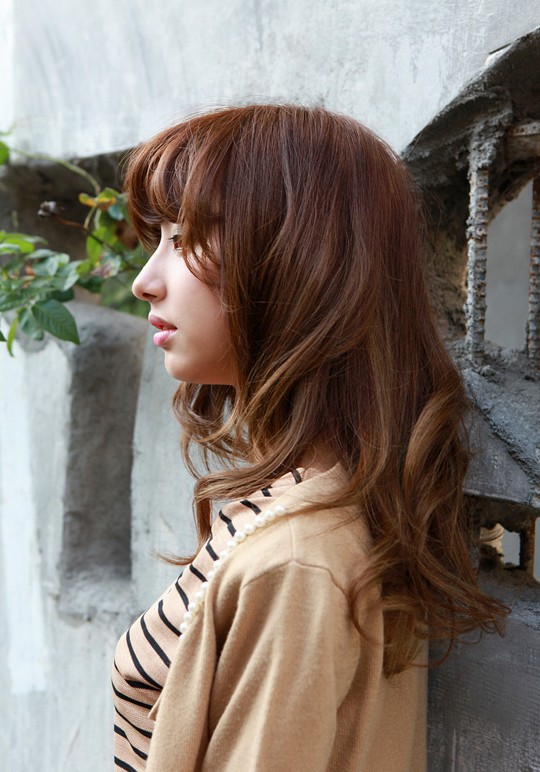 Asian Girls Shoulder Length Wavy Hairstyle with Full Bangs ...