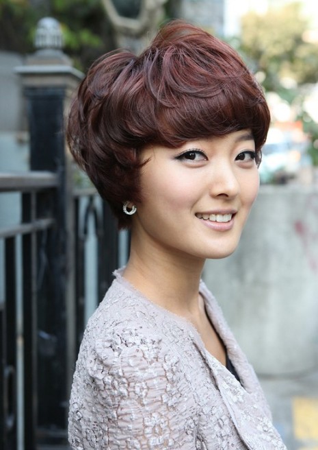 Korean Short Red Hairstyle With Full Bangs Hairstyles Weekly