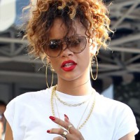 Rihanna Sexy Curly Hairstyles for Summer