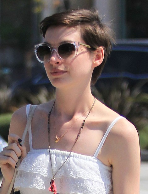 Anne Hathaway Short Boy Cut For Summer Hairstyles Weekly