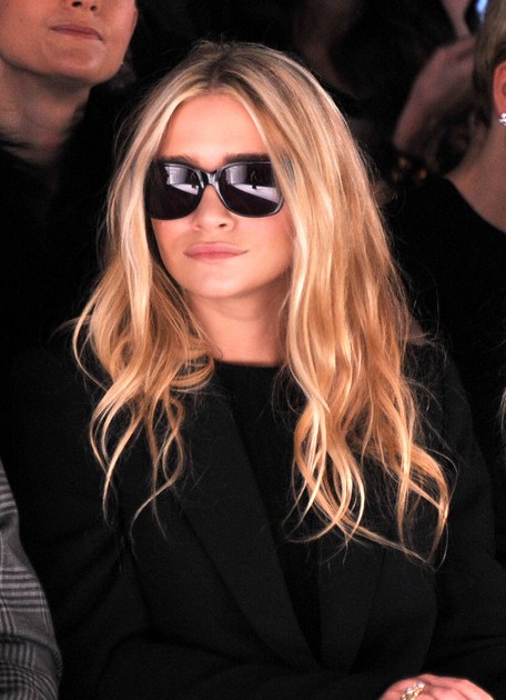 Ashley Olsen Messy Beachy Wavy Hairstyle for Long Hair 