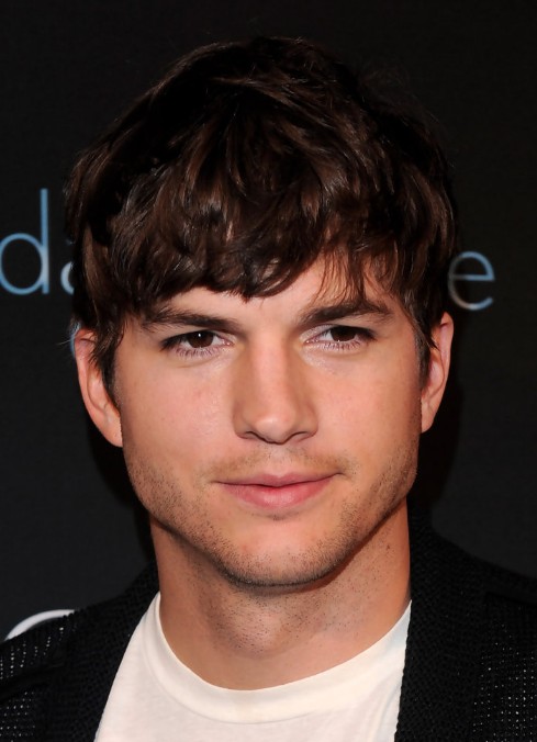 Ashton Kutcher Layered Messy Hairstyle for Men 