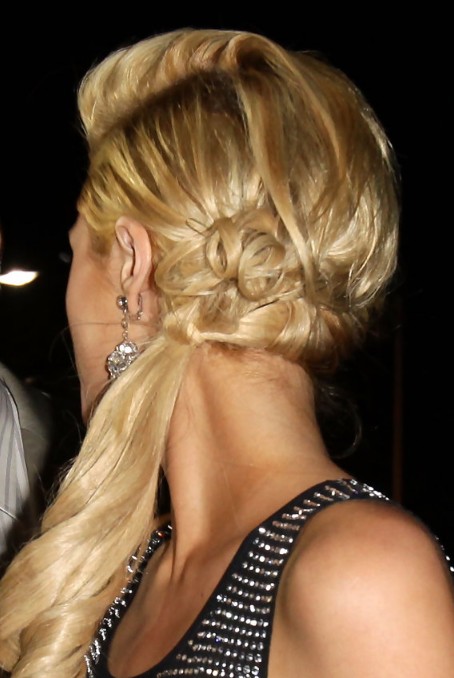Paris Hilton Loose Side Ponytail Hairstyle - Hairstyles Weekly