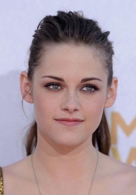 Kristen Stewart Relaxed Casual High Ponytail for Summer 