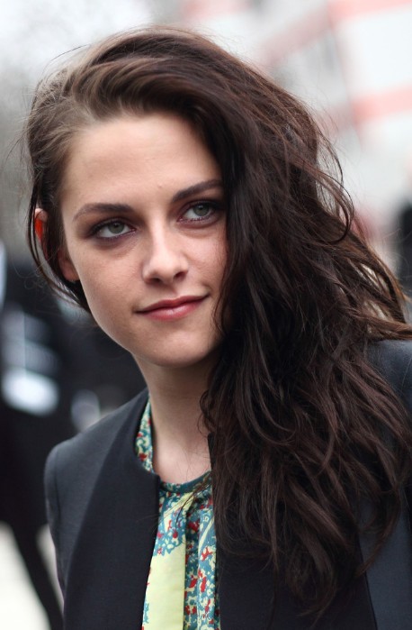 Kristen Stewart Long Side Swept Wavy Hairstyle 