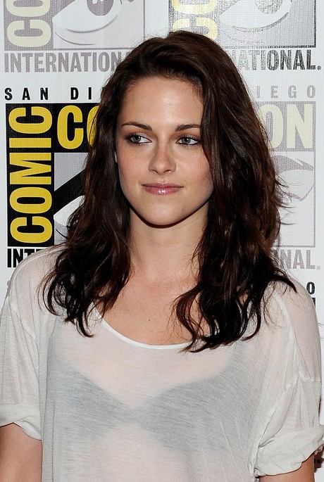 Kristen Stewart Cute Layered Medium Wavy Hairstyle 