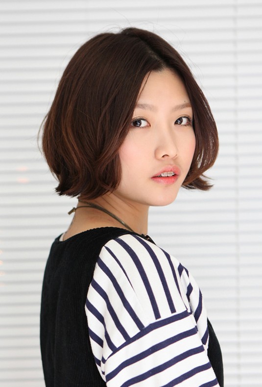  Korean  Hairstyle  2019 Pretty Center Parted Bob Haircut 