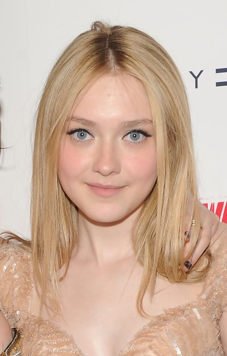 Dakota Fanning Center Parted Blonde Straight Hairstyle 