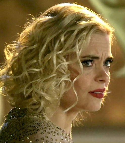 Jaime King S Golden Curlicues Short Blonde Curly Hairstyle