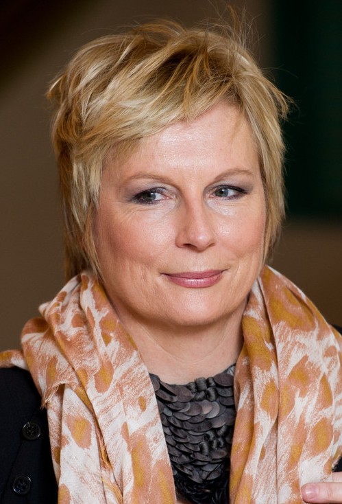 Jennifer Saunders Short Blonde, Easy, Breezy Pixie Cut - Hairstyles Weekly