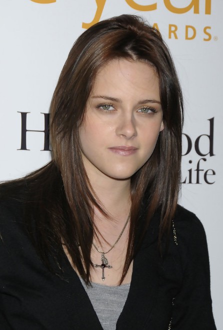 Kristen Stewart Haircut: Sexy Center Parted Long Straight Hairstyle for ...