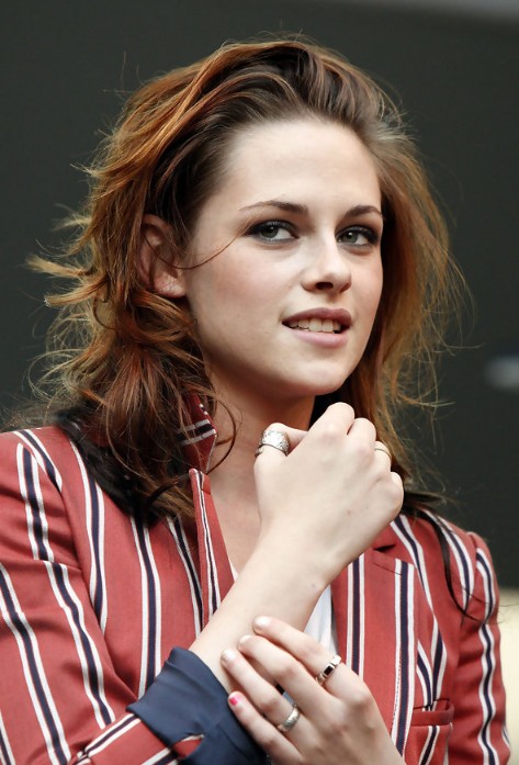 Kristen Stewart Long Hairstyle with Red Highlights 